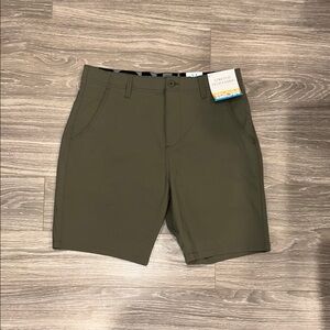 IRON  CO. Green Flat Front Shorts. Size 34. NWT